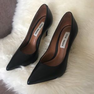 Steve Madden Classic Pointed Toe Pumps